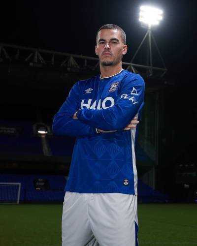 ipswich_town_26_27_ umbro_home_kit_d.jpeg